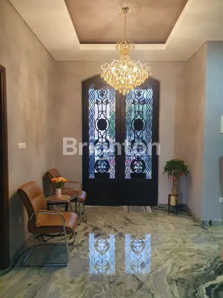 image DIJUAL RUMAH FULL FURNISH, PRIVAT SWIMMING POOL SIAP HUNI   CITRALAND UTAMA (3)