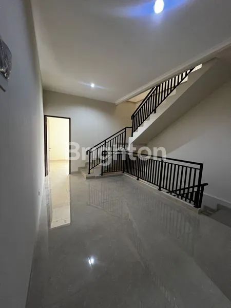image RUMAH BARU  3 LANTAI DENGAN  ROW JALAN LEGA DURI KEPA DEKAT TANJUNG DUREN (6)