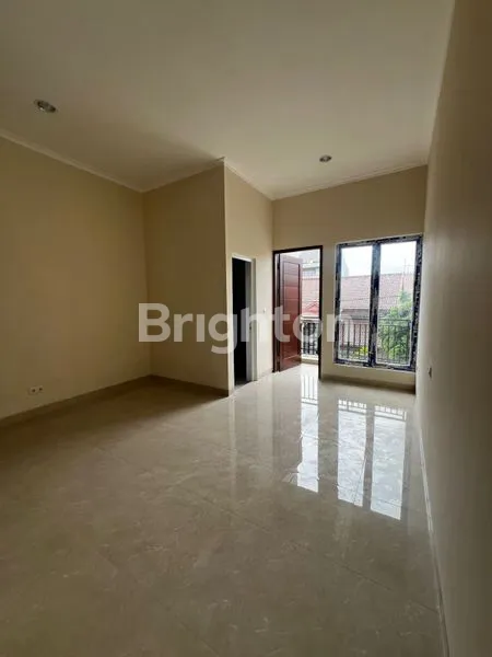 image RUMAH BARU  3 LANTAI DENGAN  ROW JALAN LEGA DURI KEPA DEKAT TANJUNG DUREN (7)