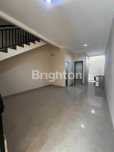 image RUMAH BARU  3 LANTAI DENGAN  ROW JALAN LEGA DURI KEPA DEKAT TANJUNG DUREN (3)