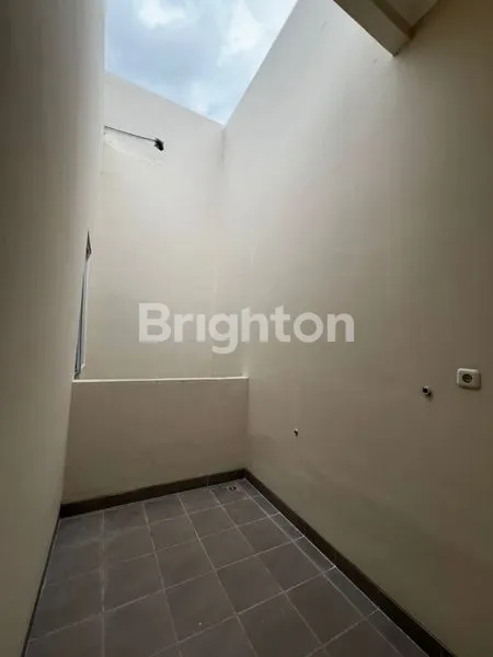 image RUMAH BARU  3 LANTAI DENGAN  ROW JALAN LEGA DURI KEPA DEKAT TANJUNG DUREN (8)