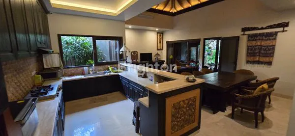 image AN EXCLUSIVE VILLA ON EASY MAIN ROAD (3)