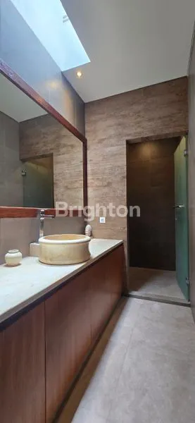 image AN EXCLUSIVE VILLA ON EASY MAIN ROAD (6)