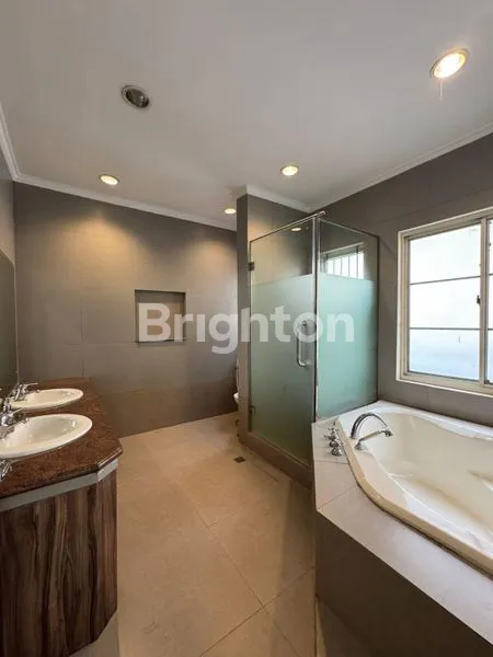 image RUMAH TAMAN BEVERLY GOLF LIPPO KARAWACI (6)