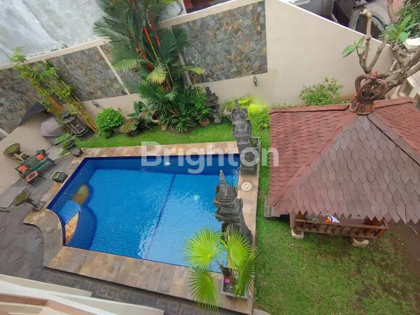 image JUAL RUMAH DEKAT SEKOLAH INTERNASIONAL CIPUTRA CITRALAND SURABAYA BARAT ADA KOLAM RENANG (8)