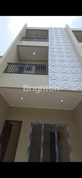 image RUMAH BARU  3 LANTAI DENGAN  ROW JALAN LEGA DURI KEPA DEKAT TANJUNG DUREN (2)