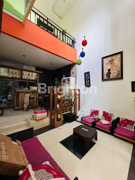 image RUMAH MEWAH FULL FURNISHED DI MUTIARA GADING, SIAP HUNI 3KT (3)