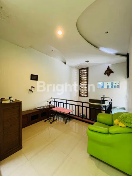 image RUMAH MEWAH FULL FURNISHED DI MUTIARA GADING, SIAP HUNI 3KT (4)