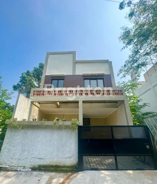 image DIJUAL RUMAH RAPI SIAP HUNI - CIRENDEU, LEBAK BULUS,  LT: 60 M2/LB: 117M2 (1)