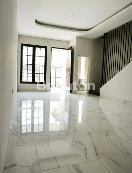 image RUMAH STRATEGIS HADAP BARAT, DEKAT RAYA KENJERAN (2)