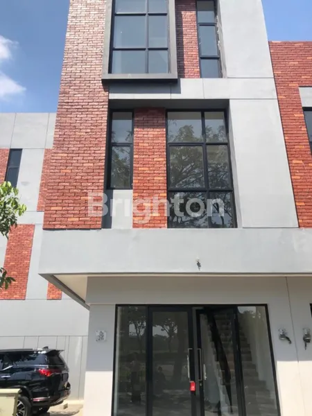 RUKO 3 LANTAI 40M2 DI YC HUB, BSD CITY, HGB