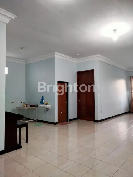 image RUKO STRATEGIS 2 LANTAI SANGAT TERAWAT, LEBAR 10, TRAFFIC PADAT, SAMPING TIDAR, DEKAT BANYU URIP, ROW JALAN 3 MOBIL, PACUAN KUDA, SAWAHAN, SURABAYA (3)