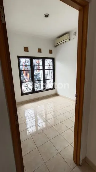 image HUNIAN STRATEGIS DI GRAHA RAYA BINTARO, 2 KT (3)