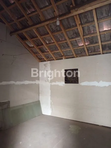 image RUMAH 2 LANTAI DI SULFAT, LT 125M², 4 KT (6)