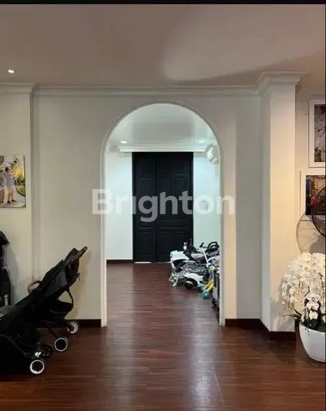 image RUMAH MEWAH CLASSIC MODERN DI PERMATA HIJAU DENGAN KOLAM RENANG PRIBADI DAN GAZEBO ROOFTOP (8)