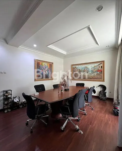 image RUMAH MEWAH CLASSIC MODERN DI PERMATA HIJAU DENGAN KOLAM RENANG PRIBADI DAN GAZEBO ROOFTOP (3)