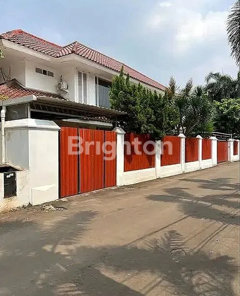 image RUMAH MEWAH CLASSIC MODERN DI PERMATA HIJAU DENGAN KOLAM RENANG PRIBADI DAN GAZEBO ROOFTOP (1)