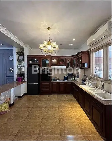 image RUMAH MEWAH CLASSIC MODERN DI PERMATA HIJAU DENGAN KOLAM RENANG PRIBADI DAN GAZEBO ROOFTOP (4)