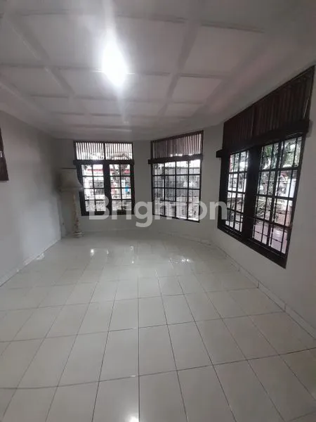 image HUNIAN STRATEGIS 2 LANTAI, LT 451M² DI JAKTIM (1)