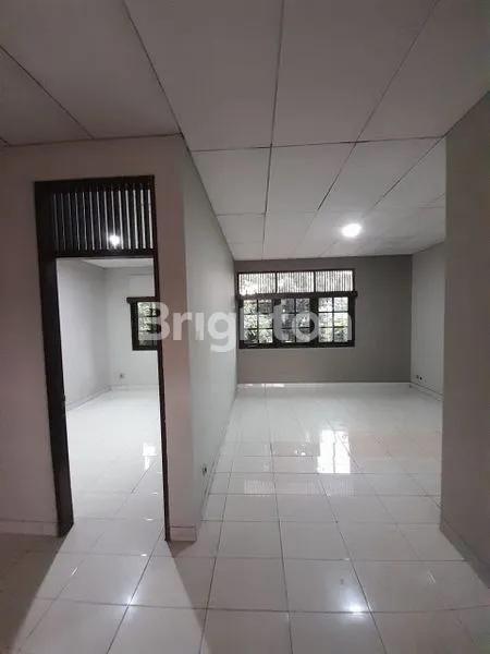 image HUNIAN STRATEGIS 2 LANTAI, LT 451M² DI JAKTIM (5)