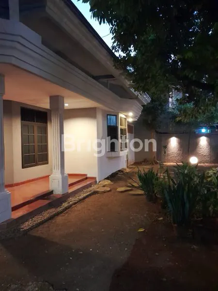 image HUNIAN STRATEGIS 2 LANTAI, LT 451M² DI JAKTIM (7)