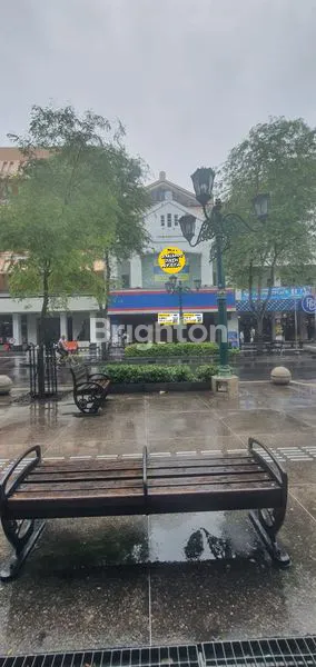 RUKO 4 LANTAI SELANGKAH MALIOBORO MALL JL MALIOBORO SURYATMAJAN GENDONG TENGEN YOGYAKARTA