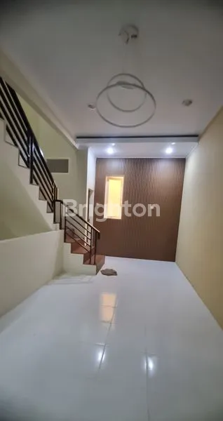 image RUMAH STRATEGIS DI JELAMBAR 4 LANTAI (7)