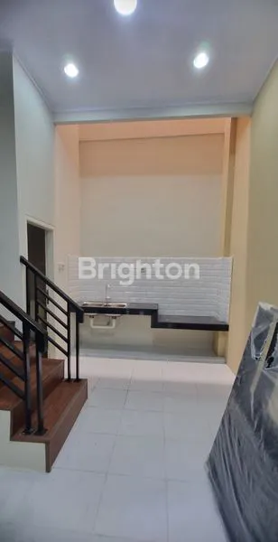 image RUMAH STRATEGIS DI JELAMBAR 4 LANTAI (5)