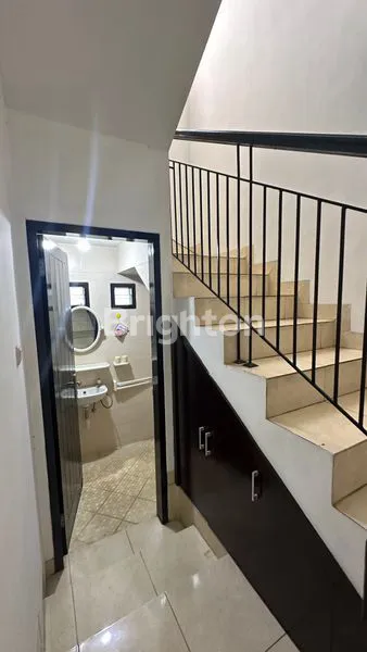 image RUMAH MEWAH 2 LANTAI DI THE NATURE SENTUL, SIAP HUNI (7)