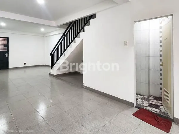 image RUKO 3 TINGKAT SIAP HUNI JL BILAL (1)