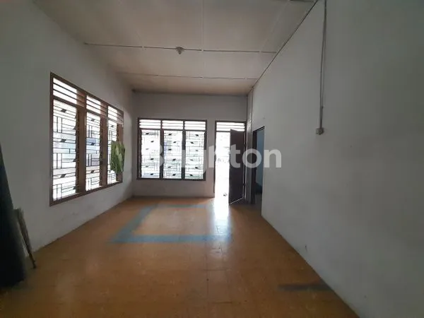 image RUMAH BANGUNAN LAMA MASIH LAYAK PAKAI  PERLU  RENOVASI SEDIKIT. (6)