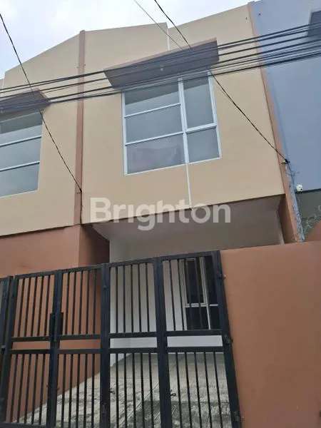 RUMAH SIAP HUNI, 2 LANTAI, LOKASI NYAMAN JAKARTA TIMUR