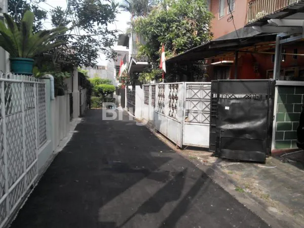 image RUMAH SIAP HUNI 3KT DI PONDOK KELAPA, HARGA NEGO (3)