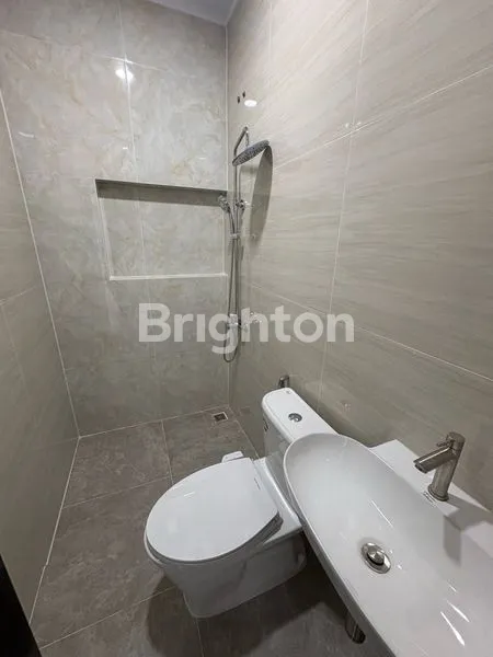 image RUMAH BARU 3 LANTAI STRATEGIS FULL FURNISH DI TANJUNG DUREN JAKARTA BARAT (5)