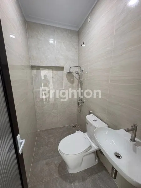 image RUMAH BARU 3 LANTAI STRATEGIS FULL FURNISH DI TANJUNG DUREN JAKARTA BARAT (6)