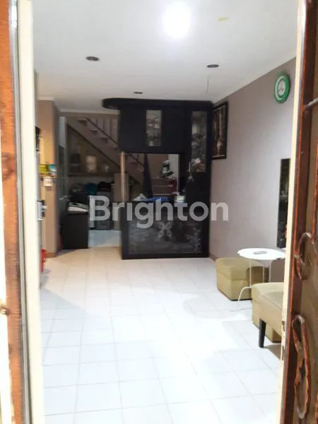 image RUMAH SIAP HUNI 2 LANTAI DI METRO PERMATA 1, TANGERANG (2)