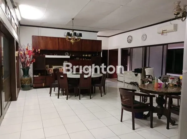 DIJUAL RUMAH HITUNG TANAH,  LOKASI PREMIUM DHARMAWANGSA, KEBAYORAN BARU, JAKARTA SELATAN.