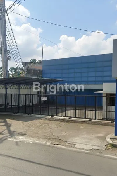 image PROPERTI STRATEGIS: SHOWROOM & RUMAH DI MALANG (1)