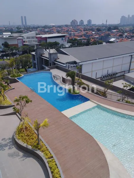 image APARTEMEN WESTOWN VIEW, STUDIO DELUXE VIEW KOLAM (1)