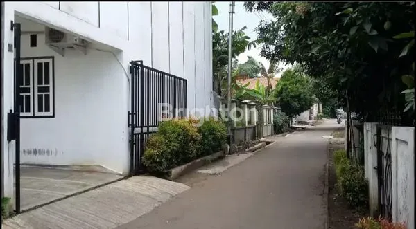 image RUMAH KONTRAKAN 12 PINTU SIAP HUNI DI LENGKONG KARYA SERPONG UTARA TANGERANG SELATAN (3)