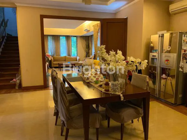 image RUMAH HOEK ELEGAN GADING PARK VIEW KELAPA GADING JAKUT.LOKASI PREMIUM SEMI FURNISHED. (3)