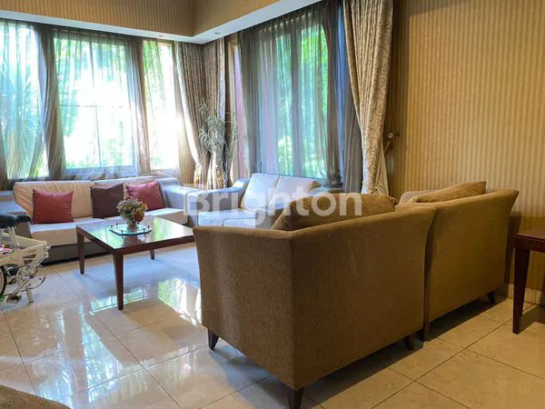 image RUMAH HOEK ELEGAN GADING PARK VIEW KELAPA GADING JAKUT.LOKASI PREMIUM SEMI FURNISHED. (2)