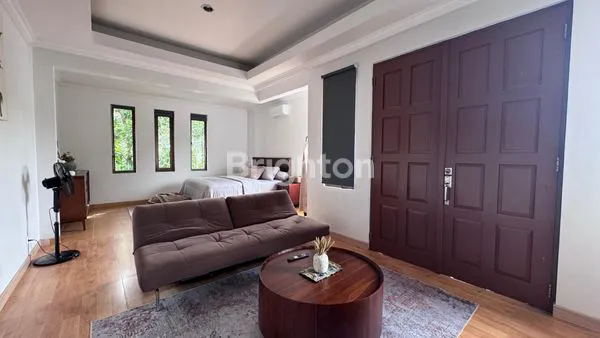 image RUMAH HOEK ELEGAN GADING PARK VIEW KELAPA GADING JAKUT.LOKASI PREMIUM SEMI FURNISHED. (6)