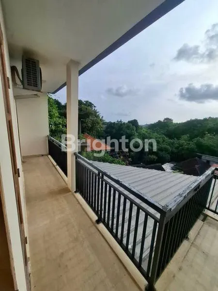 image DI SEWAKAN RUMAH SEMI VILLA DENGAN PEMANDANGAN SPECTAKUKAR DI PERUMAHAN GIRI HILL RESIDENCE BENOA KITA SELATAN  (7)