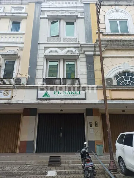 DIJUAL RUKO 3 LANTAI, LOKASI STRATEGIS DI SEBERANG PASAR MODERN GOLDEN MADRID 2 BSD, TANGERANG SELATAN