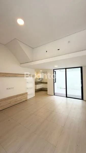 image RUMAH NORTHWEST PARK 2 LANTAI SIAP HUNI FULL RENOV (3)