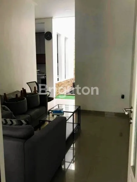 image RUMAH 2 LANTAI SIAP HUNI DAN TERAWAT DI KAWASAN BURING MALANG (2)