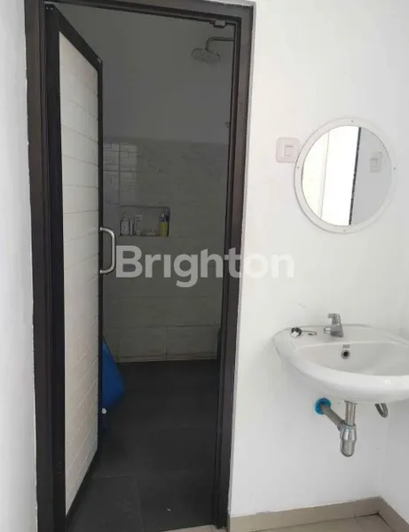 image RUMAH 2 LANTAI SIAP HUNI DAN TERAWAT DI KAWASAN BURING MALANG (7)