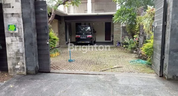 image RUMAH SUDUT STRATEGIS DI DENPASAR, LENGKAP DENGAN PAVILIUN & ROOFTOP LUAS (7)