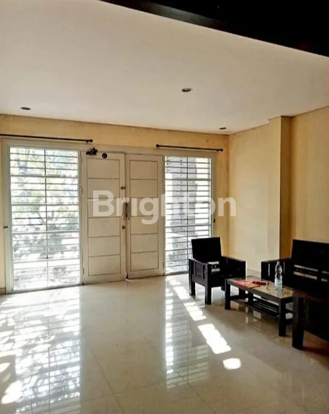 image RUMAH SUDUT STRATEGIS DI DENPASAR, LENGKAP DENGAN PAVILIUN & ROOFTOP LUAS (4)